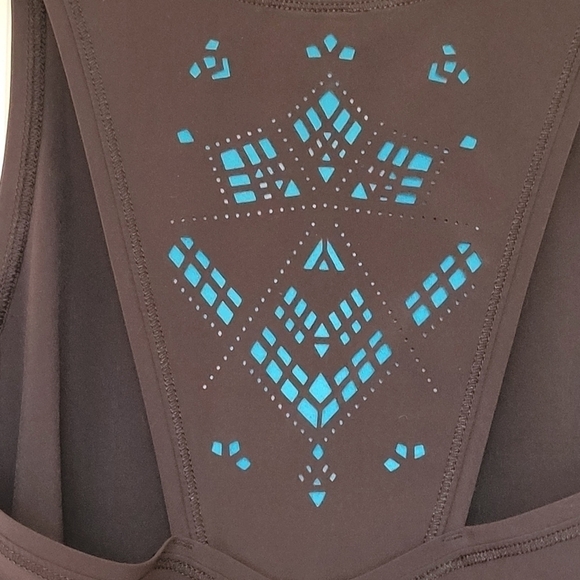 IVIVVA Lazer Cut Tank Top - Picture 4 of 8